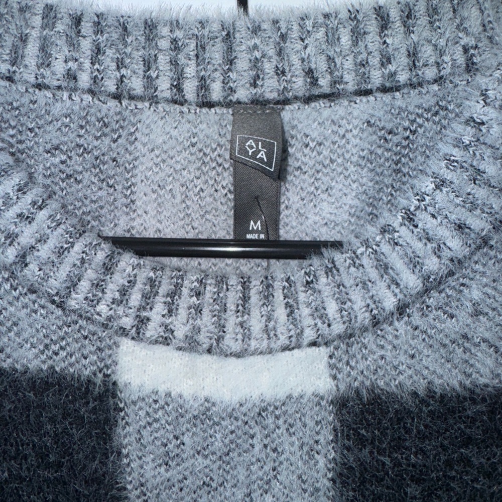 ALYA Sweater - Picture 3 of 5